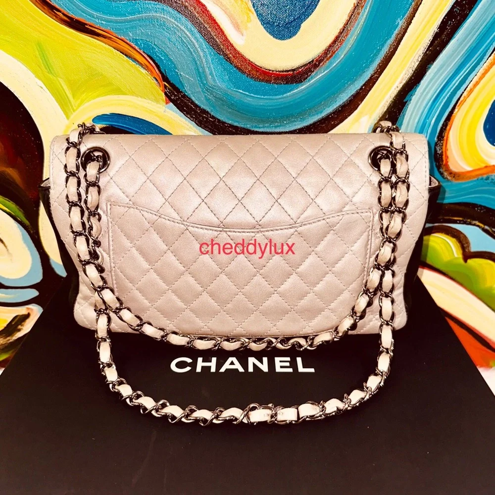 💃🏻♥️🥰Authentic Classic CHANEL Double Flap Rare Bicolor Medium Lambskin Bag